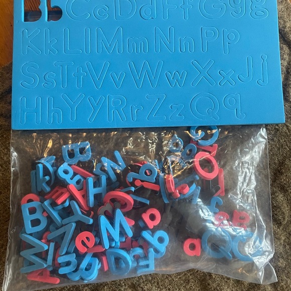 Really Good Stuff Magnetic Letter Sorting and ID Kit - Picture 13 of 14